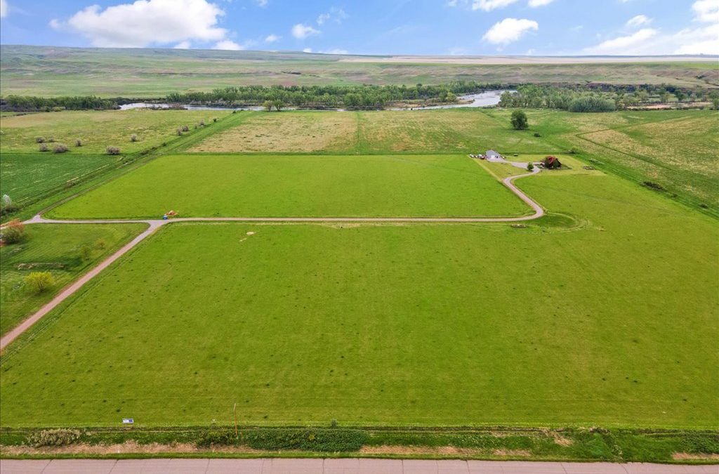 5 acre tracts on the Bighorn River in MT
