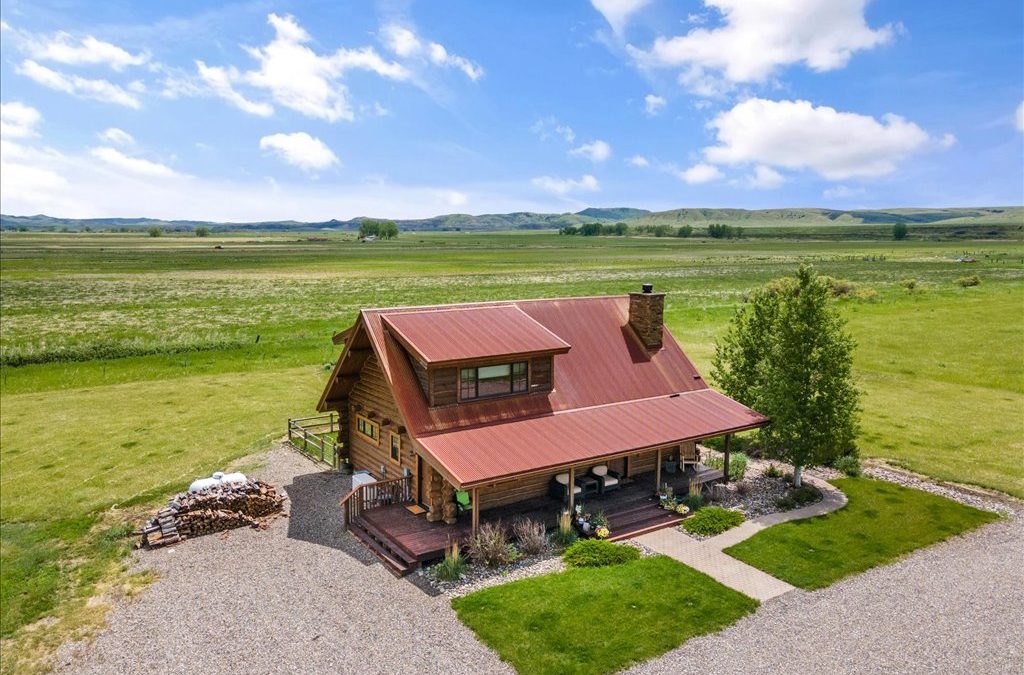 Stunning Log Home on the Bighorn River in Montana