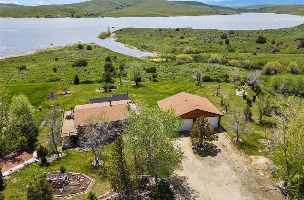 Rare Lakefront Cabin on Cooney Reservoir in Montana